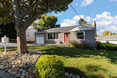 Photo of 140 El Bonito Way, Benicia, CA 94510 (MLS # 325092426) Photo of 140 El Bonito Way, Benicia, CA 94510 (MLS # 325092426)