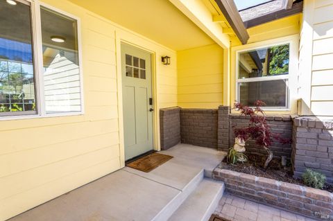 Photo of 16 Adeline Way, Healdsburg, CA 95448 (MLS # 325032892)