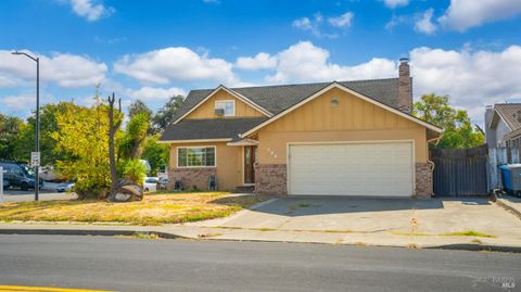 Photo of 396 Beelard Drive, Vacaville, CA 95687 (MLS # 325091100)