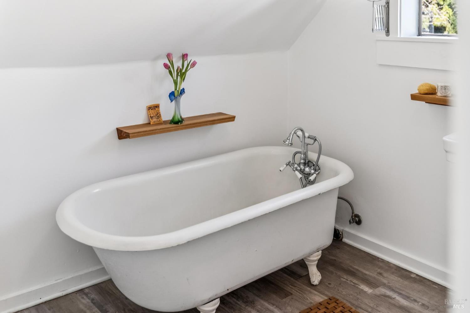 11 Wharf Road