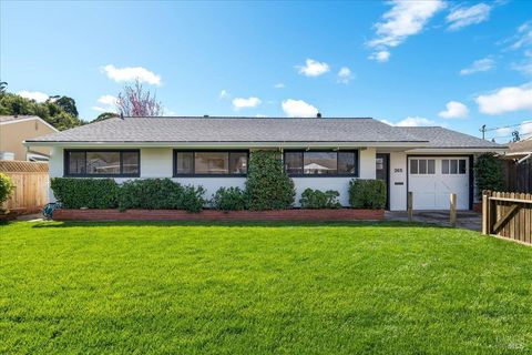 Photo of 265 Cardinal Road, Mill Valley, CA 94941 (MLS # 326016823)