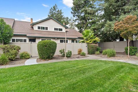 Photo of 1022 Civic Center Drive, Rohnert Park, CA 94928 (MLS # 325093920)