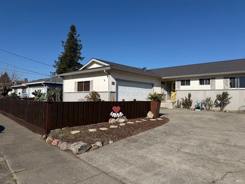 Photo of 611 Willrush Street, Santa Rosa, CA 95401 (MLS # 326009287)