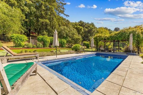 Photo of 100 Zachary Lane, Glen Ellen, CA 95404 (MLS # 325057307)