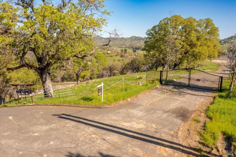 Photo of 6958 Oak Tree Trail, Vacaville, CA 95688 (MLS # 325021252)