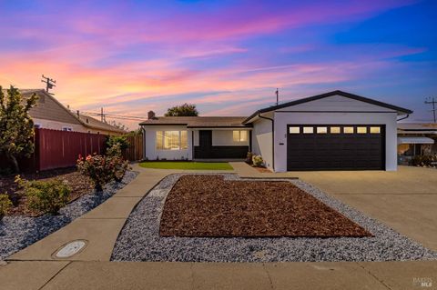 Photo of 825 Brookwood Avenue, Vallejo, CA 94591 (MLS # 325087402)