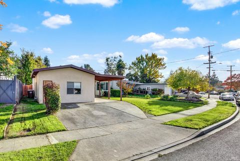 Photo of 640 S Minahen Street, Napa, CA 94559 (MLS # 325101723)