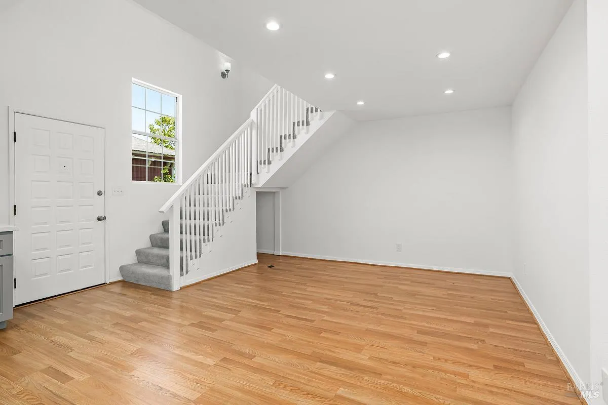 San Rafael, California 94901, United States, 7 Bedrooms Bedrooms, ,4 BathroomsBathrooms,Residential,Active,171768