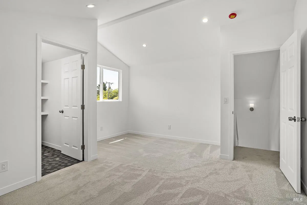 San Rafael, California 94901, United States, 7 Bedrooms Bedrooms, ,4 BathroomsBathrooms,Residential,Active,171768