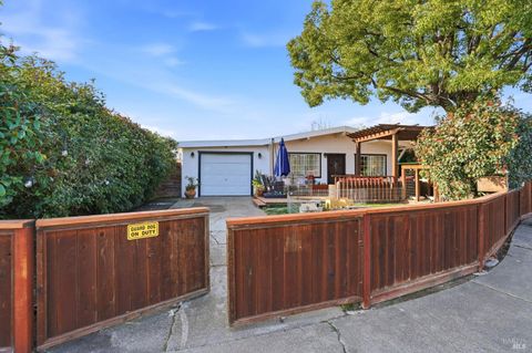 Photo of 11 Montclair Court, Petaluma, CA 94954 (MLS # 326006372)