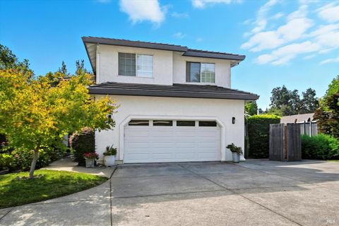 Photo of 17 Young Court, Napa, CA 94558 (MLS # 325083507)