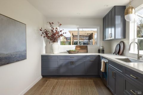 Photo of 614 Tamalpais Drive, Corte Madera, CA 94925 (MLS # 325104422)