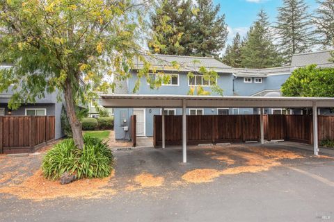 Photo of 641 Racquet Club Circle, Rohnert Park, CA 94928 (MLS # 325085990)