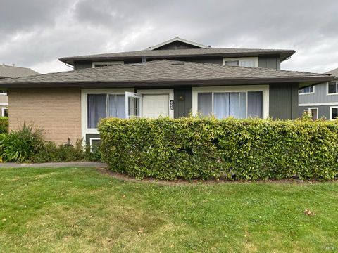 Photo of 425 Bahia Way, San Rafael, CA 94901 (MLS # 325098073)