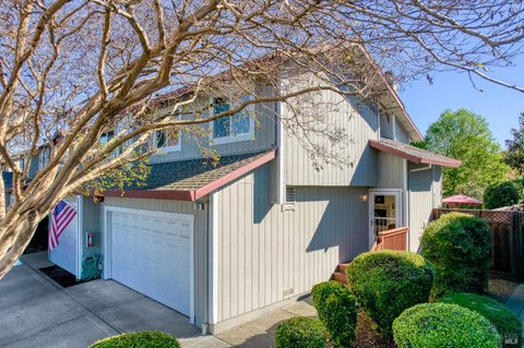 Photo of 30 Regents Circle, Rohnert Park, CA 94928 (MLS # 326014789)