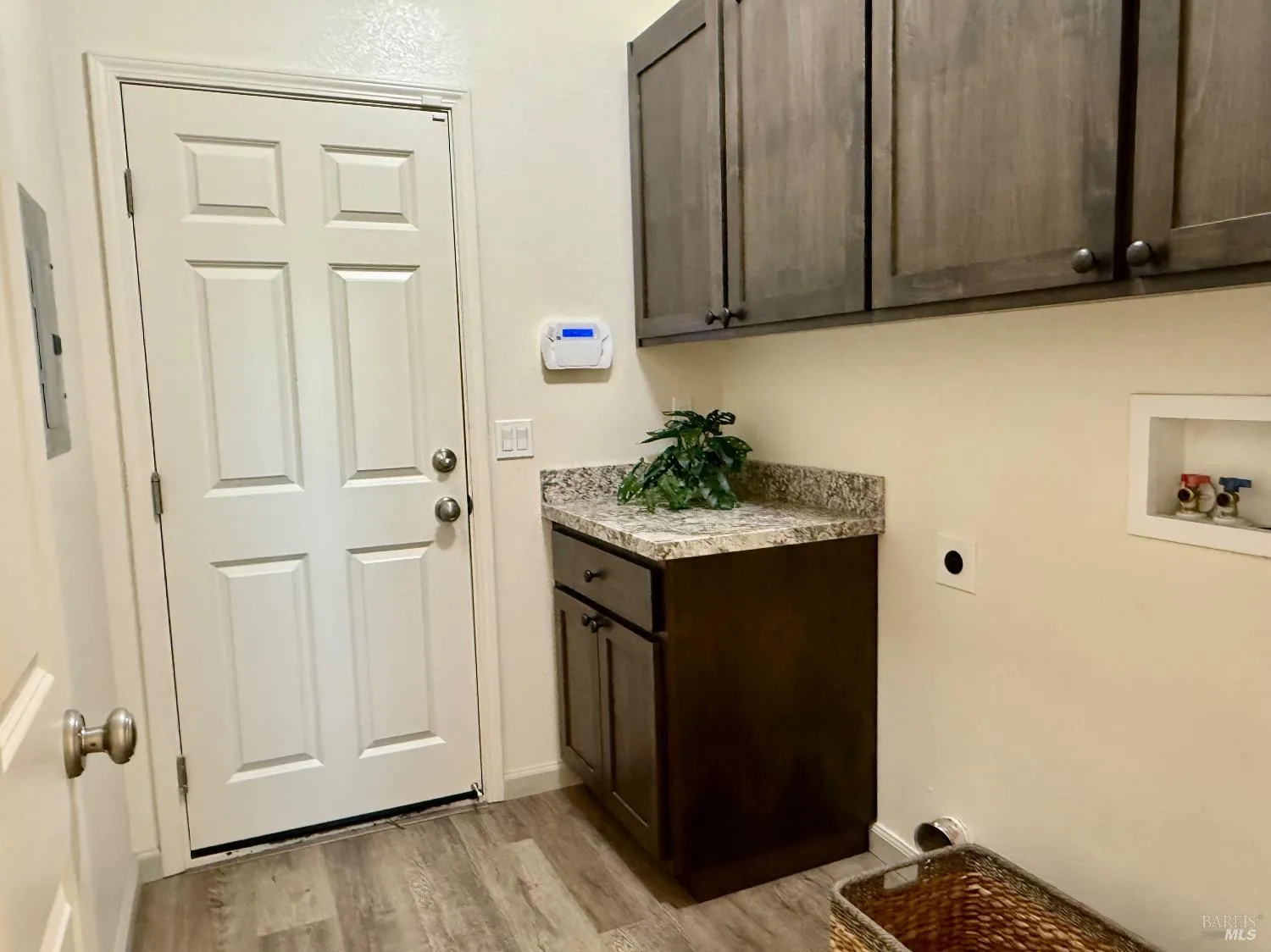 Santa Rosa, California 95403, United States, 3 Bedrooms Bedrooms, ,2 BathroomsBathrooms,Residential,Contingent,158680