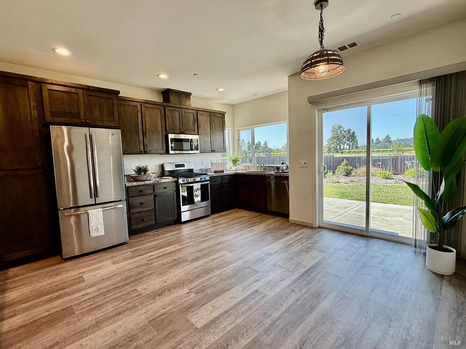 Santa Rosa, California 95403, United States, 3 Bedrooms Bedrooms, ,2 BathroomsBathrooms,Residential,Contingent,158680