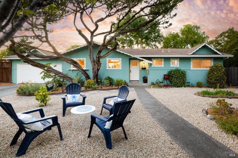 Photo of 7449 Adrian Drive, Rohnert Park, CA 94928 (MLS # 325063496)