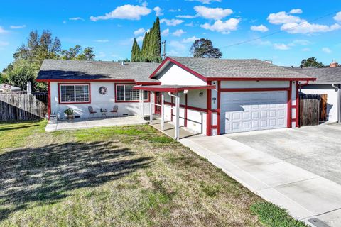 Photo of 2051 Thrush Way, Fairfield, CA 94533 (MLS # 325093362) Photo of 2051 Thrush Way, Fairfield, CA 94533 (MLS # 325093362)