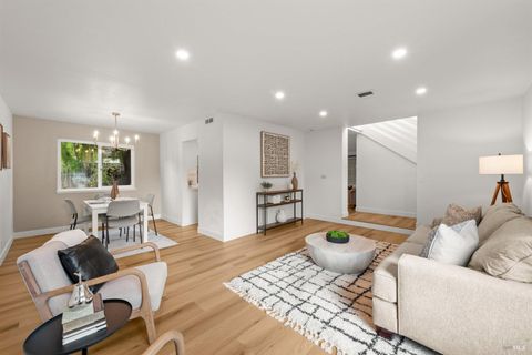 Photo of 424 Chelsea Way, Fairfield, CA 94533 (MLS # 325086660)