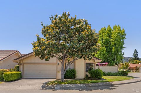 Photo of 105 Holstrom Circle, Novato, CA 94947 (MLS # 326011284)