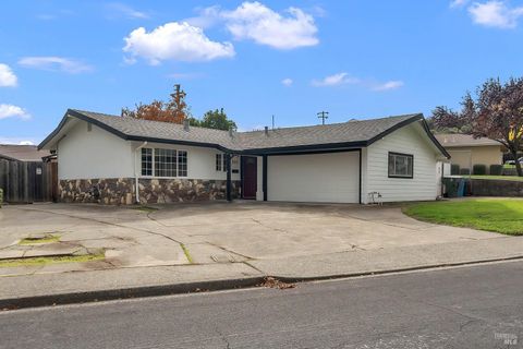 Photo of 301 Markham Avenue, Vacaville, CA 95688 (MLS # 325100792)