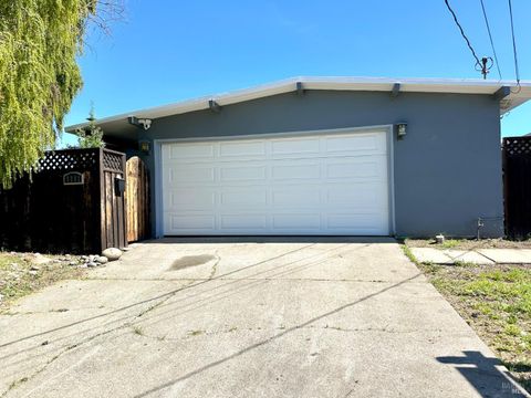 Photo of 1111 Marionola Way, Pinole, CA 94564 (MLS # 326019597)