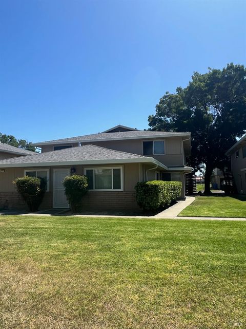 Photo of 1950 Duxburry Lane #2, Vacaville, CA 95687 (MLS # 325058723)