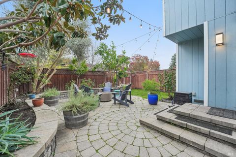 Photo of 31 Regents Circle, Rohnert Park, CA 94928 (MLS # 325097245)