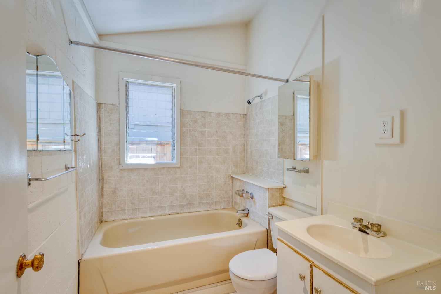 Guerneville, California 95446, United States, 1 Bedroom Bedrooms, ,1 BathroomBathrooms,Residential,Active,55056