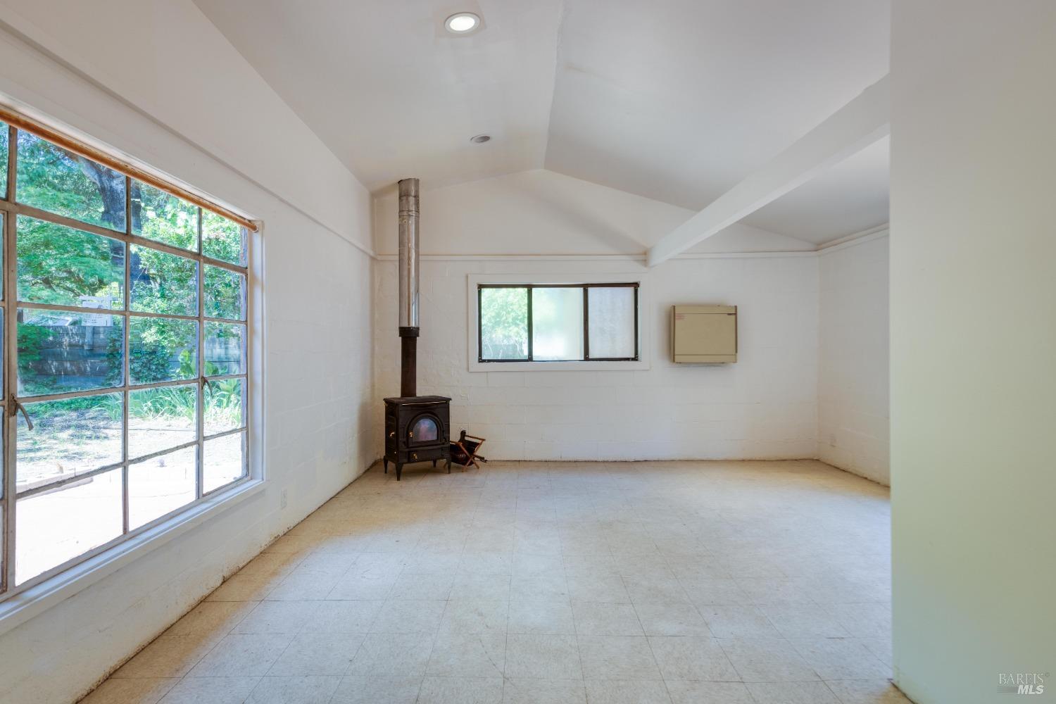 Guerneville, California 95446, United States, 1 Bedroom Bedrooms, ,1 BathroomBathrooms,Residential,Active,55056