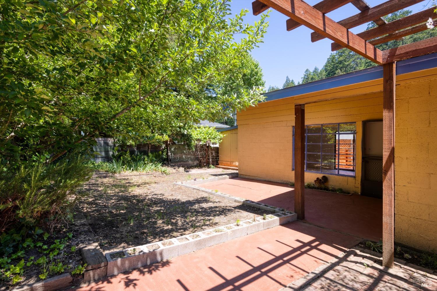 Guerneville, California 95446, United States, 1 Bedroom Bedrooms, ,1 BathroomBathrooms,Residential,Active,55056