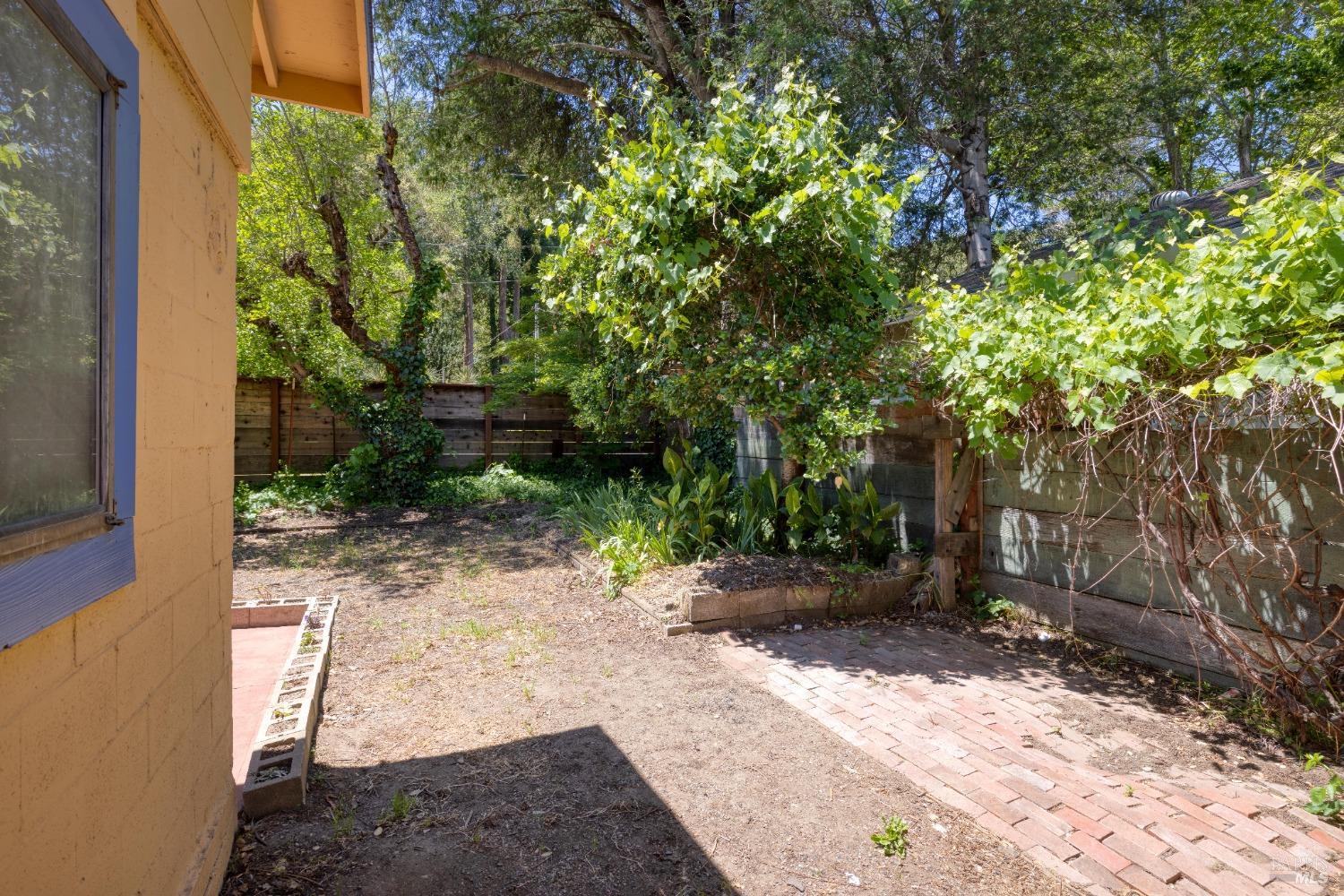 Guerneville, California 95446, United States, 1 Bedroom Bedrooms, ,1 BathroomBathrooms,Residential,Active,55056