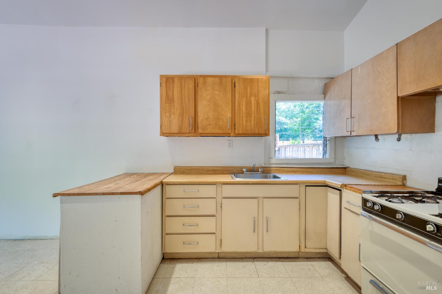 Guerneville, California 95446, United States, 1 Bedroom Bedrooms, ,1 BathroomBathrooms,Residential,Active,55056