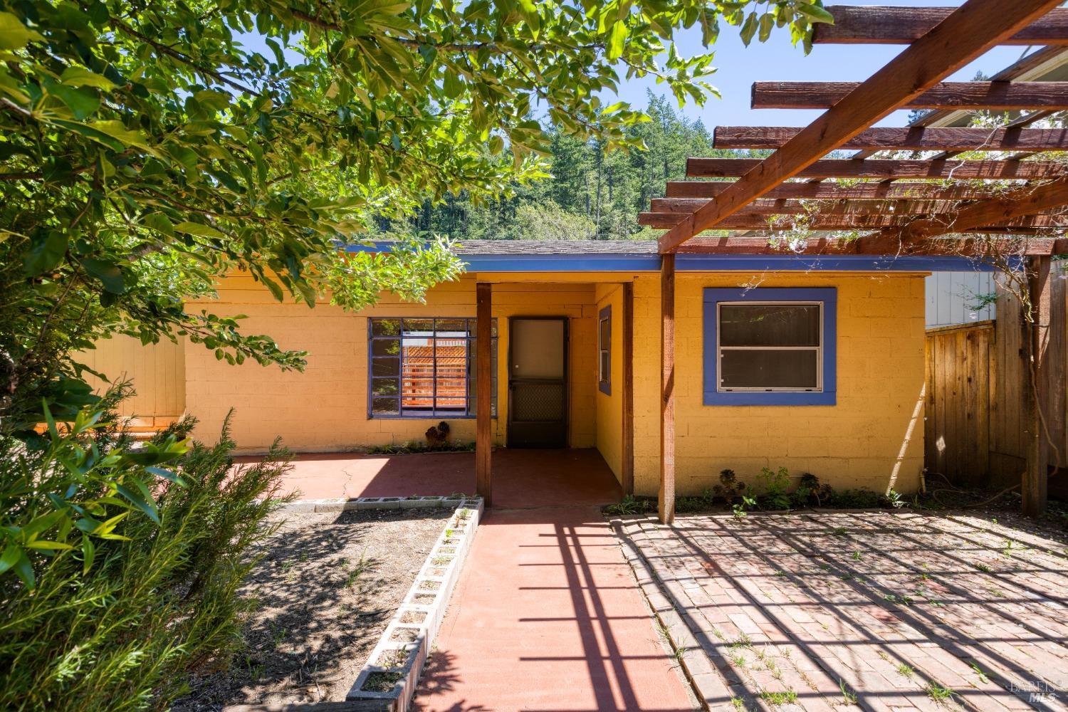 Guerneville, California 95446, United States, 1 Bedroom Bedrooms, ,1 BathroomBathrooms,Residential,Active,55056