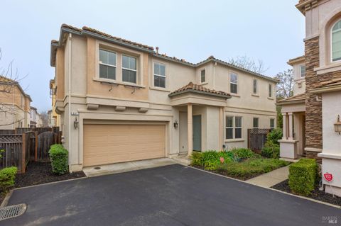 Photo of 331 Bonarda Court, Vacaville, CA 95687 (MLS # 326000412)