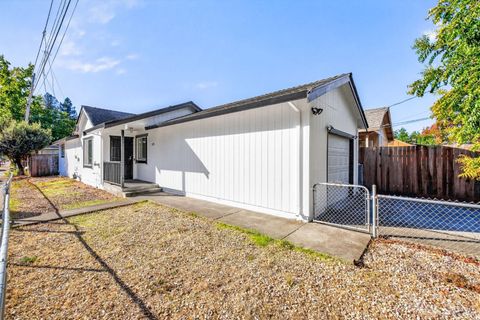 Photo of 1125 Hendley Street, Santa Rosa, CA 95404 (MLS # 326004788)