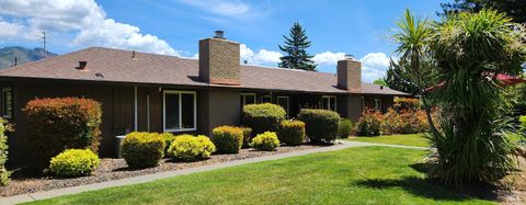 Photo of 6 Woodgreen Street, Santa Rosa, CA 95409 (MLS # 326011956)