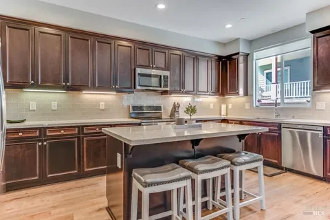 MLS: 325038823