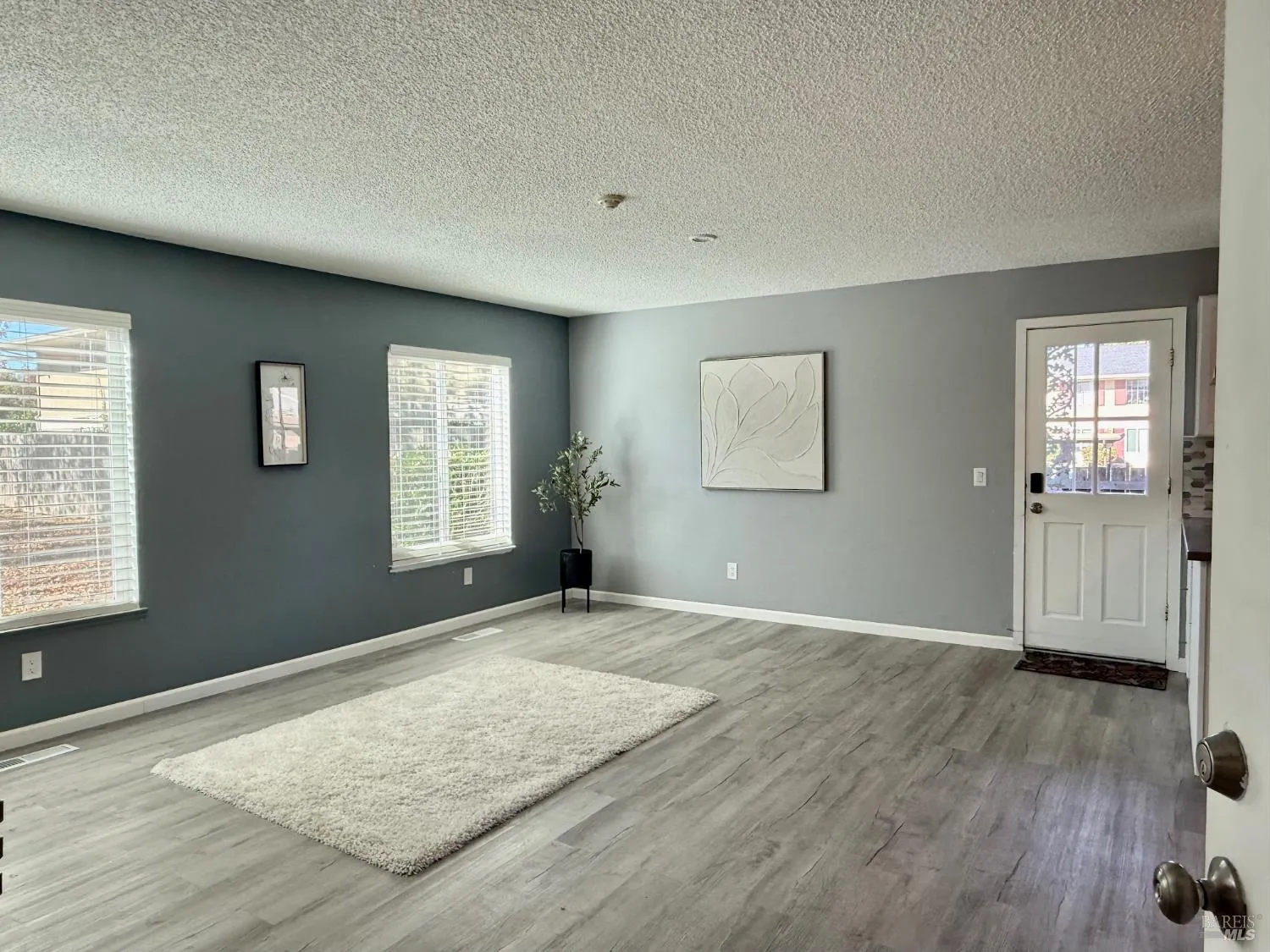 Santa Rosa, California 95401, United States, 2 Bedrooms Bedrooms, ,2 BathroomsBathrooms,Residential,Active,238787