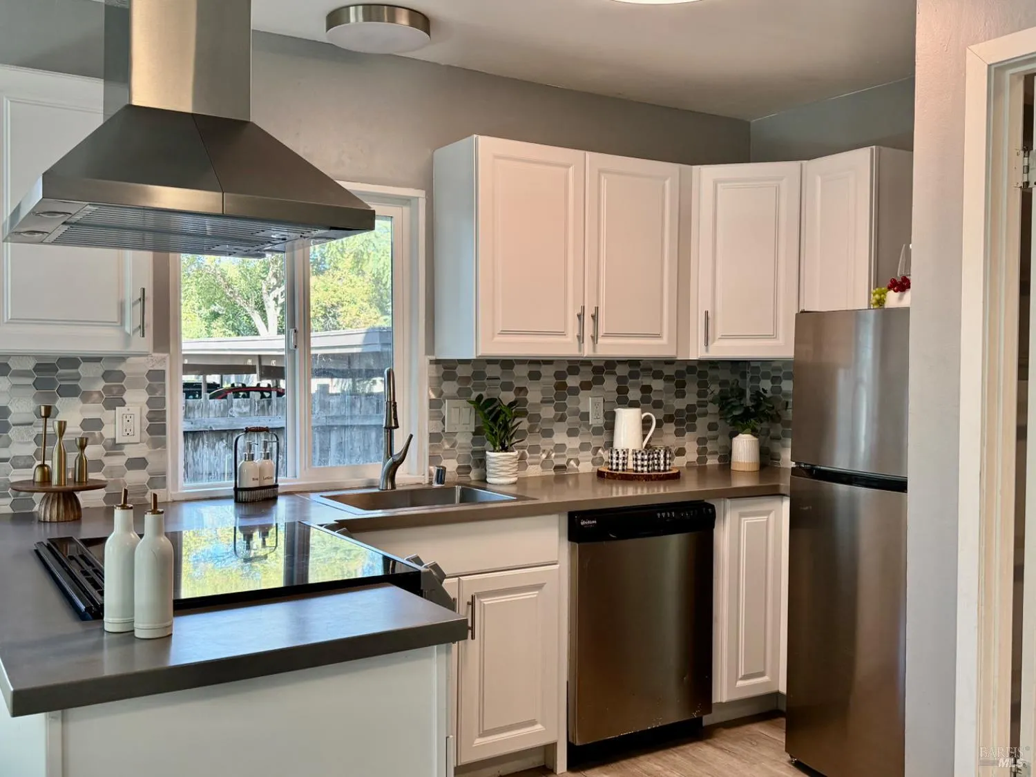 Santa Rosa, California 95401, United States, 2 Bedrooms Bedrooms, ,2 BathroomsBathrooms,Residential,Active,238787