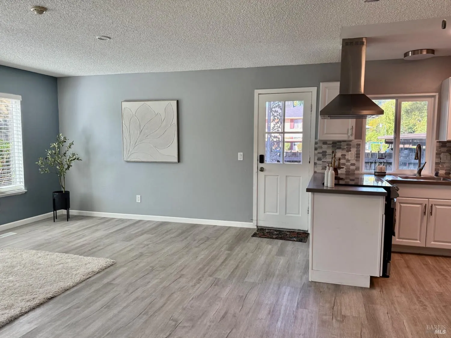 Santa Rosa, California 95401, United States, 2 Bedrooms Bedrooms, ,2 BathroomsBathrooms,Residential,Active,238787