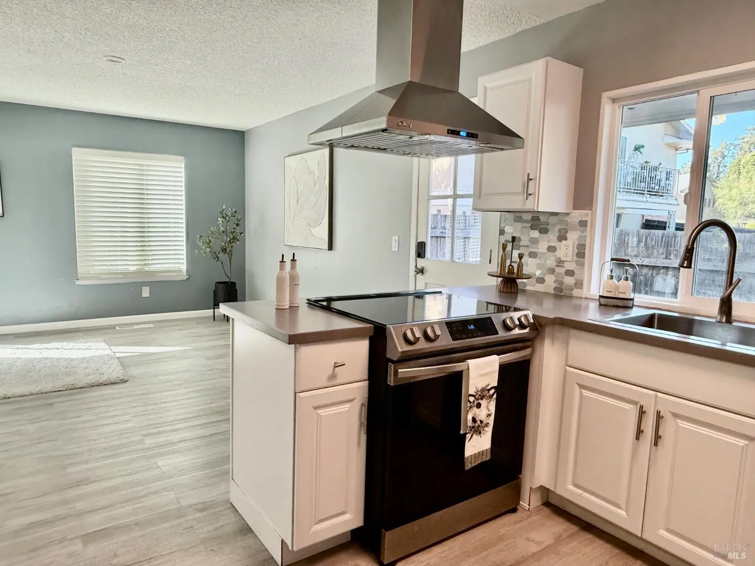 Santa Rosa, California 95401, United States, 2 Bedrooms Bedrooms, ,2 BathroomsBathrooms,Residential,Active,238787