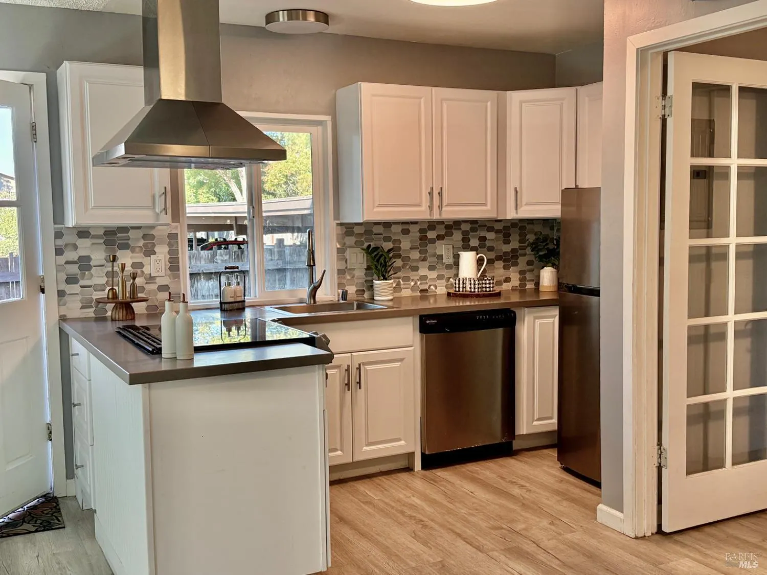 Santa Rosa, California 95401, United States, 2 Bedrooms Bedrooms, ,2 BathroomsBathrooms,Residential,Active,238787