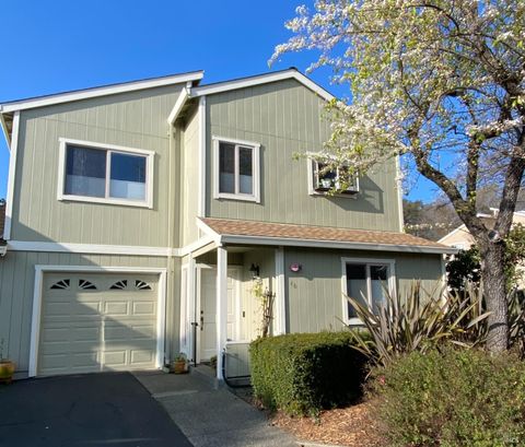 Photo of 46 Acorn Circle, Petaluma, CA 94952 (MLS # 326012712)