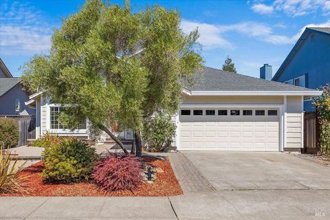 Photo of 687 Natalie Drive, Windsor, CA 95492 (MLS # 325077966)