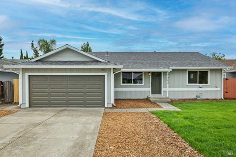 Photo of 7402 Circle Drive, Rohnert Park, CA 94928 (MLS # 325081941)