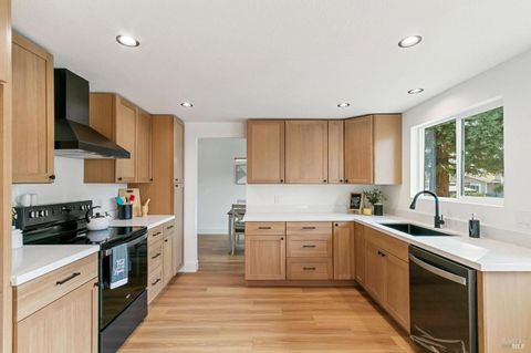 Photo of 106 Kerry Court, Vacaville, CA 95687 (MLS # 326006636)