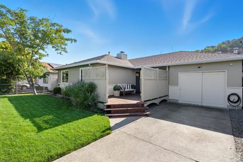 Photo of 608 Galerita Way, San Rafael, CA 94903 (MLS # 325084748)