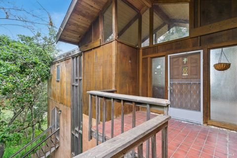 Photo of 2 Bayhills Drive, San Rafael, CA 94903 (MLS # 325099538)